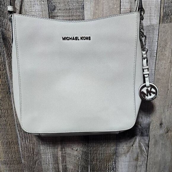 Michael Kors Jet Set Large Saffiano Leather Messenger Bag - Picture 3 of 7